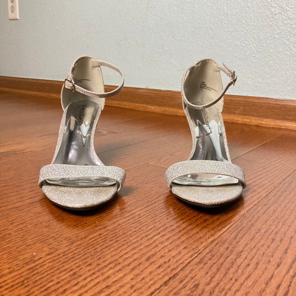 7.5 M Pierre Dumas Silver gem crystal sparkly formal Heel Stiletto ankle strap - Picture 6 of 16